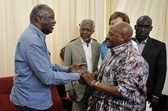 Afrique : Desmond Tutu appelle les leaders africains à  ne pas quitter la CPI
